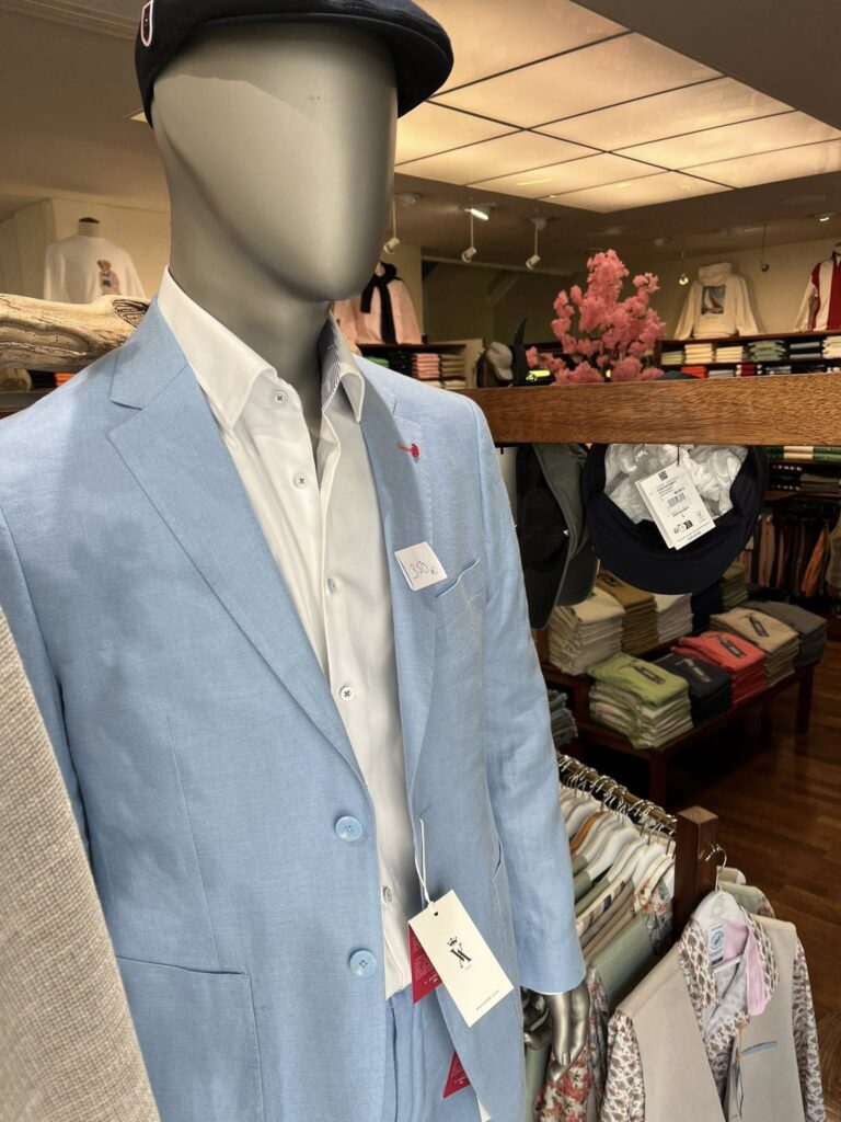 mannequin costume intérieur boutique Jean Jacques à Coutances