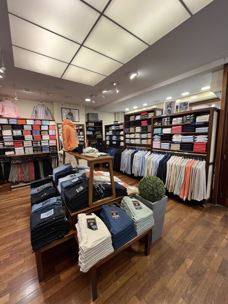 rayons vêtements intérieur boutique Jean Jacques à Coutances